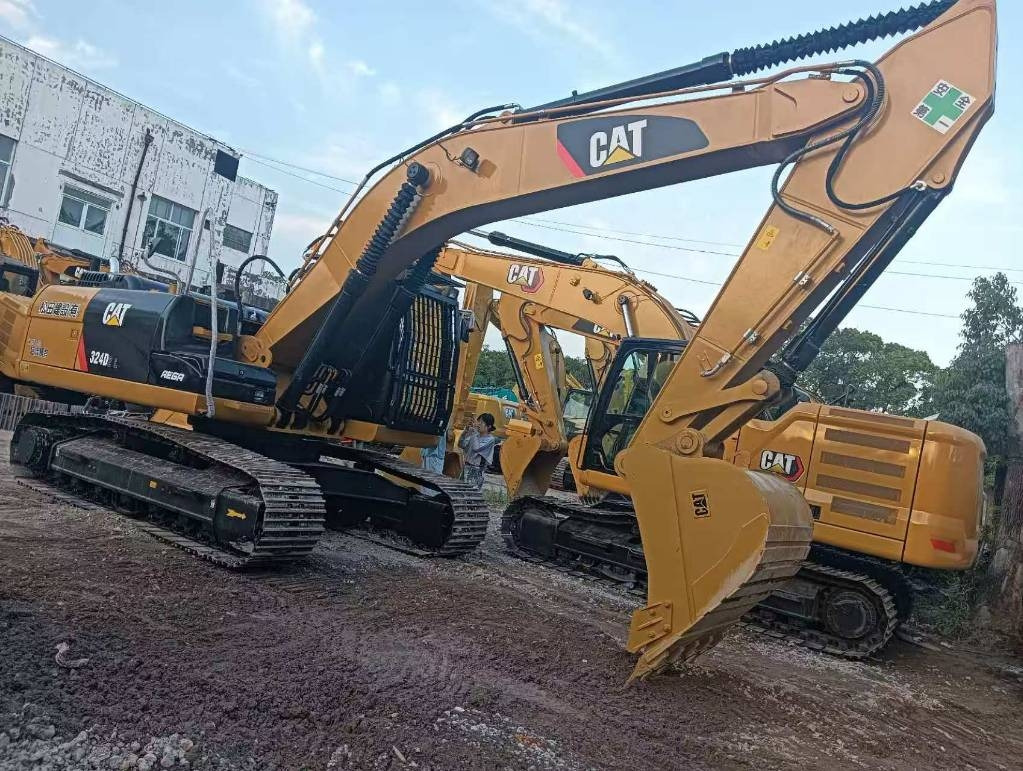 CAT 324 D2L - Гусеничный экскаватор: фото 1 CAT 324 D2L - Гусеничный экскаватор: фото 1