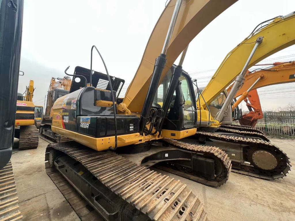 CAT 325 B L - Гусеничный экскаватор: фото 3 CAT 325 B L - Гусеничный экскаватор: фото 3