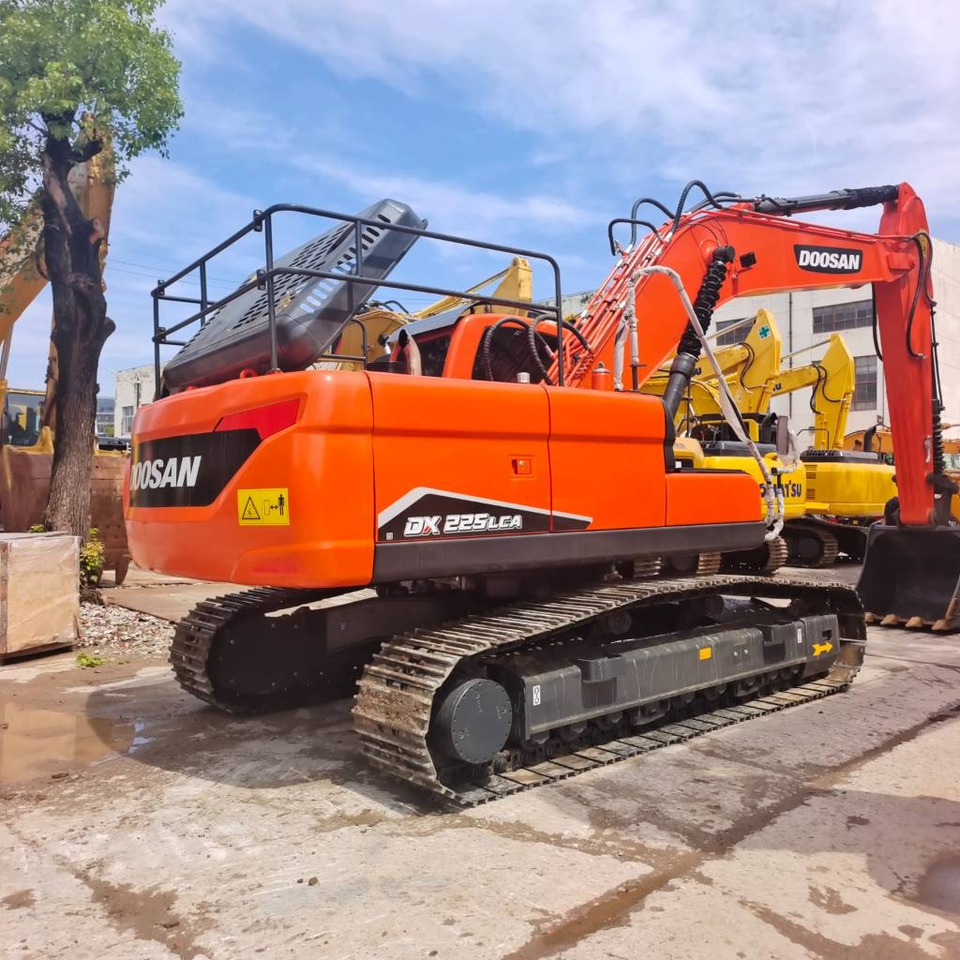 Doosan DX 225 - Гусеничный экскаватор: фото 1 Doosan DX 225 - Гусеничный экскаватор: фото 1