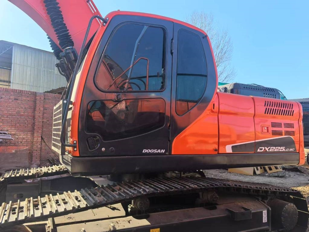 Doosan DX 225 LC-9c - Гусеничный экскаватор: фото 2 Doosan DX 225 LC-9c - Гусеничный экскаватор: фото 2