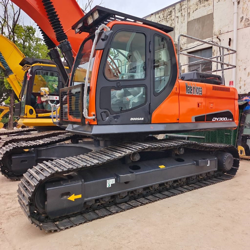 Doosan DX 300 - Гусеничный экскаватор: фото 2 Doosan DX 300 - Гусеничный экскаватор: фото 2