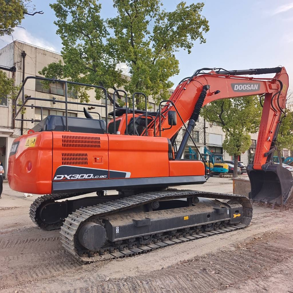 Doosan DX300 - Гусеничный экскаватор: фото 1 Doosan DX300 - Гусеничный экскаватор: фото 1