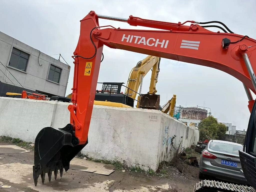 Hitachi EX 120-3 - Гусеничный экскаватор: фото 2 Hitachi EX 120-3 - Гусеничный экскаватор: фото 2