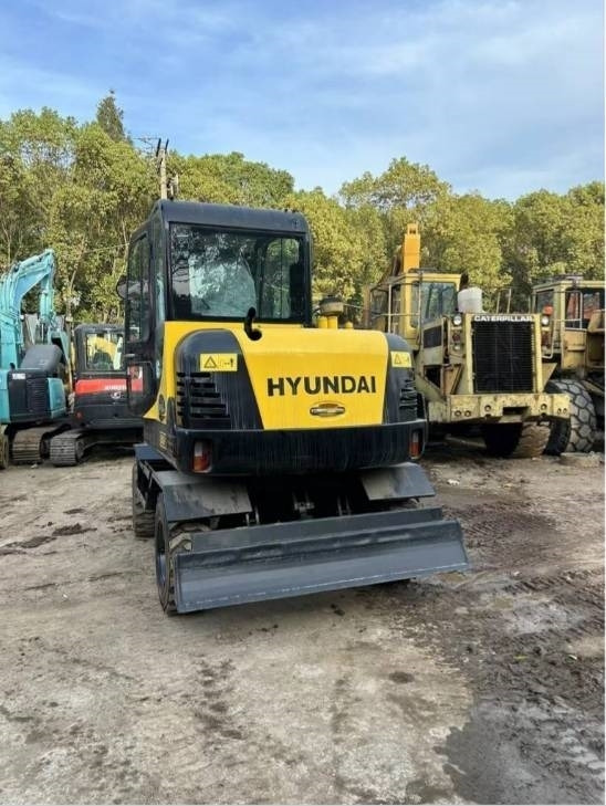Hyundai 60W-7 - Колёсный экскаватор: фото 3 Hyundai 60W-7 - Колёсный экскаватор: фото 3