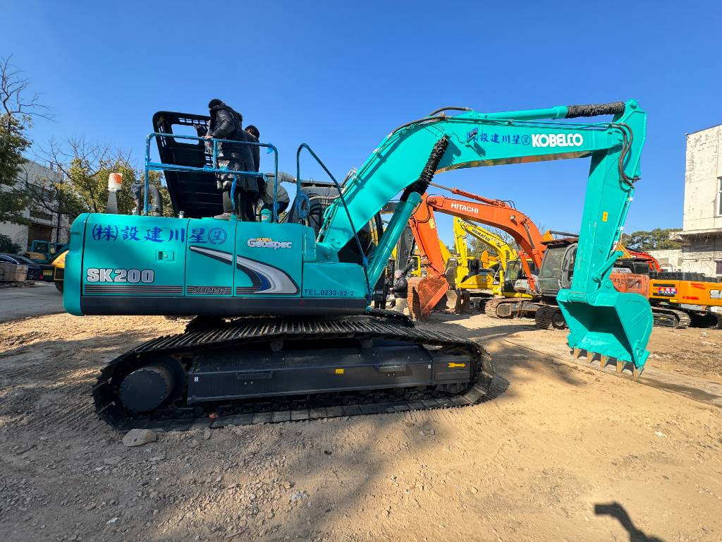 Kobelco SK 200-8 - Гусеничный экскаватор: фото 1 Kobelco SK 200-8 - Гусеничный экскаватор: фото 1
