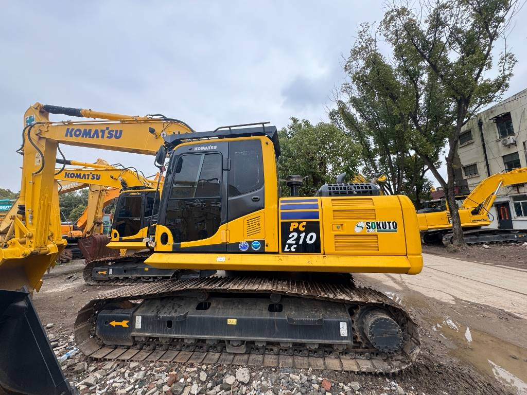 Komatsu PC 210 LC - Гусеничный экскаватор: фото 1 Komatsu PC 210 LC - Гусеничный экскаватор: фото 1