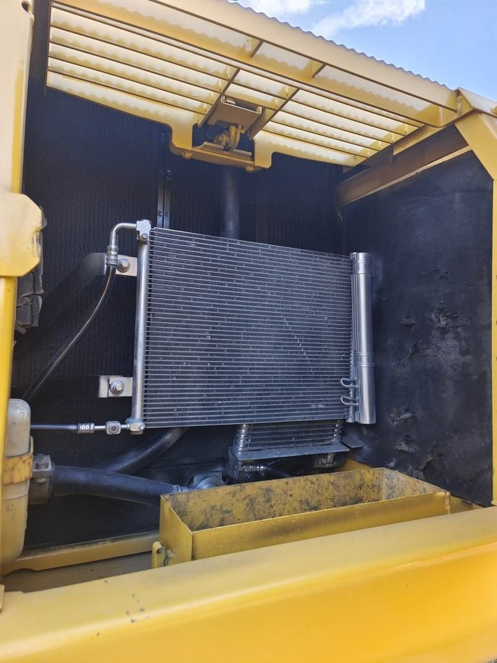 Komatsu PC 220 - Гусеничный экскаватор: фото 5 Komatsu PC 220 - Гусеничный экскаватор: фото 5