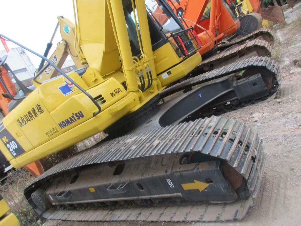 Komatsu PC 240 - Гусеничный экскаватор: фото 3 Komatsu PC 240 - Гусеничный экскаватор: фото 3