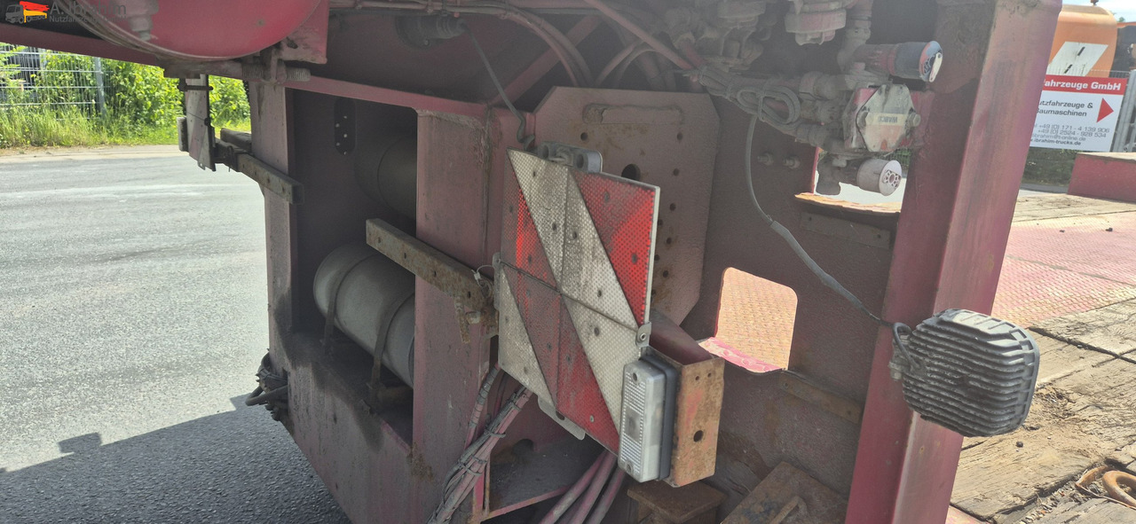 Низкорамный полуприцеп для транспортировки тяжёлой техники Goldhofer STZ-TBL3-33/80 Tiefbett mit Rampen Lenkung mit FB: фото 7