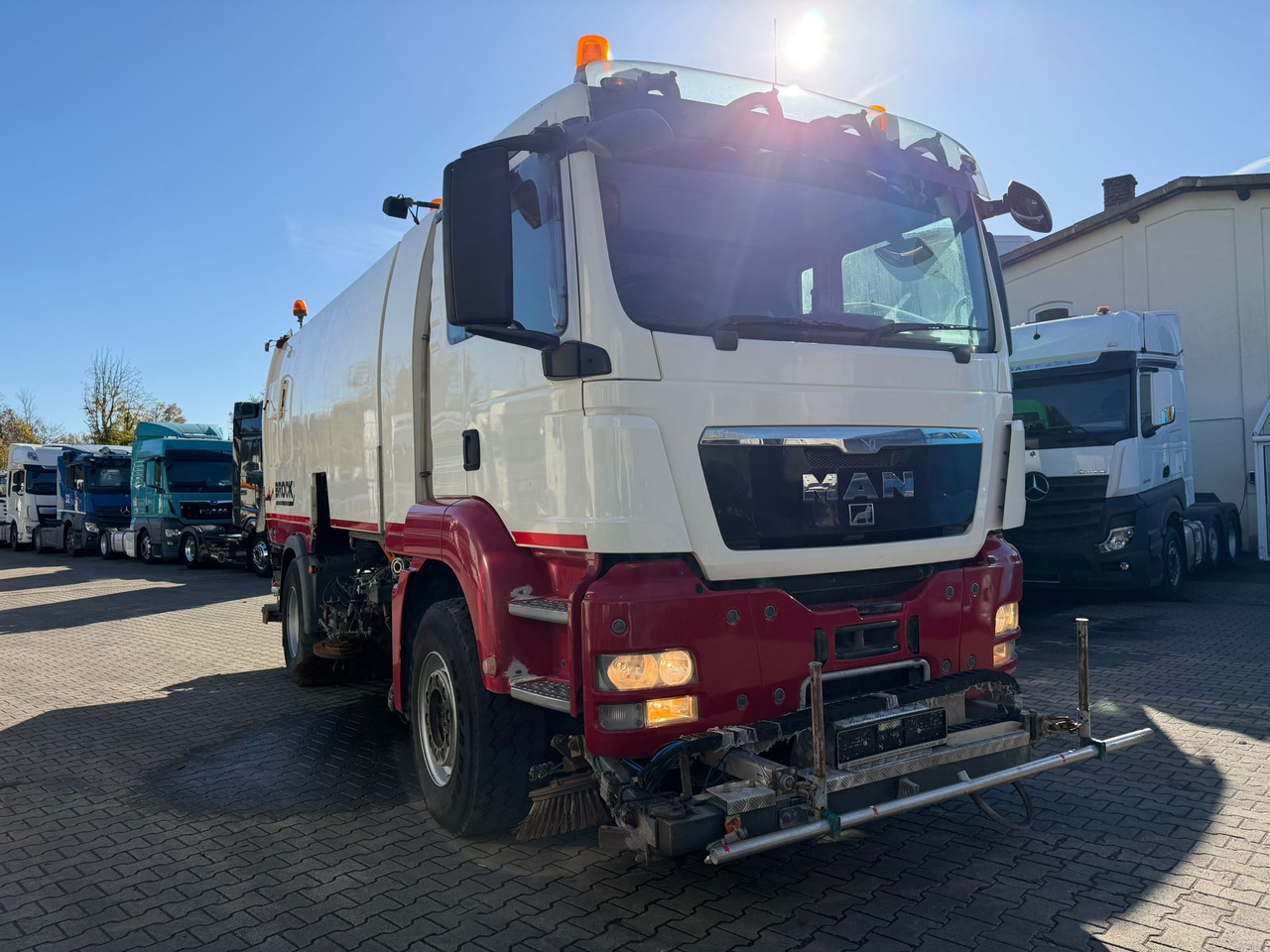MAN TGS 18.440 Kehr-Saug-Fahrzeug | Brock SL280 2 JUMBO S | Straßenreiniger | 4x2| 12053 St. - Подметально-уборочная машина: фото 1 MAN TGS 18.440 Kehr-Saug-Fahrzeug | Brock SL280 2 JUMBO S | Straßenreiniger | 4x2| 12053 St. - Подметально-уборочная машина: фото 1