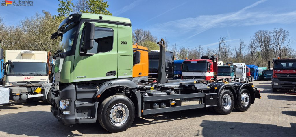 Mercedes-Benz DB 2545 Retarder, Klima, Liftachse Meiller Aufbau RK 20.70 - Крюковой мультилифт: фото 1 Mercedes-Benz DB 2545 Retarder, Klima, Liftachse Meiller Aufbau RK 20.70 - Крюковой мультилифт: фото 1
