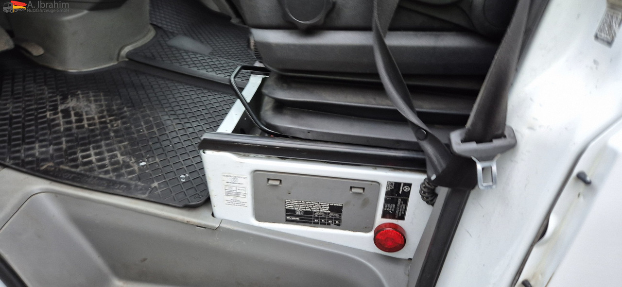 Mercedes-Benz Sprinter DB 319 CDI Automatik, Tempomat, ATM bei 290 tkm - Эвакуатор: фото 4 Mercedes-Benz Sprinter DB 319 CDI Automatik, Tempomat, ATM bei 290 tkm - Эвакуатор: фото 4