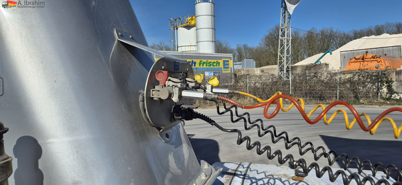 O.M.E.P.S Unfall, voll fahrbereit 35 cbm - Полуприцеп цистерна для сыпучих грузов: фото 2 O.M.E.P.S Unfall, voll fahrbereit 35 cbm - Полуприцеп цистерна для сыпучих грузов: фото 2