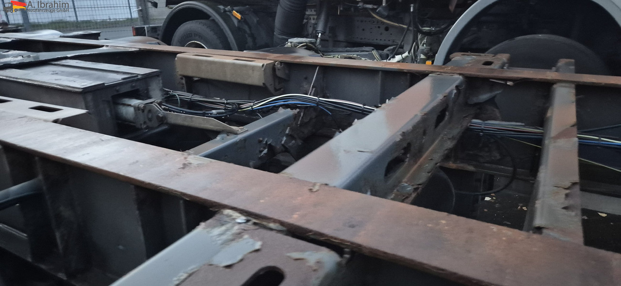 Schmitz SCF24 2x20,30,40,45 ft Multichassis, ausziehbar - Полуприцеп-контейнеровоз/ Сменный кузов: фото 3 Schmitz SCF24 2x20,30,40,45 ft Multichassis, ausziehbar - Полуприцеп-контейнеровоз/ Сменный кузов: фото 3