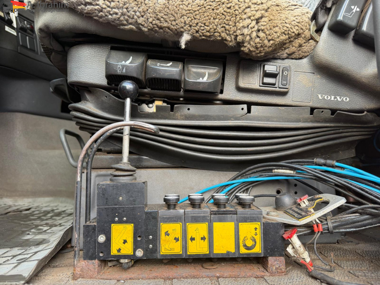 Volvo FH12-420 8x2 Fahrzeugpapiere Schweiz - Крюковой мультилифт: фото 4 Volvo FH12-420 8x2 Fahrzeugpapiere Schweiz - Крюковой мультилифт: фото 4