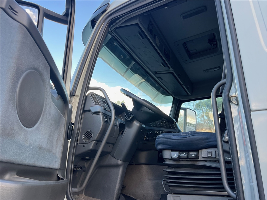 Фото интерьера 1: Тягач Volvo FH