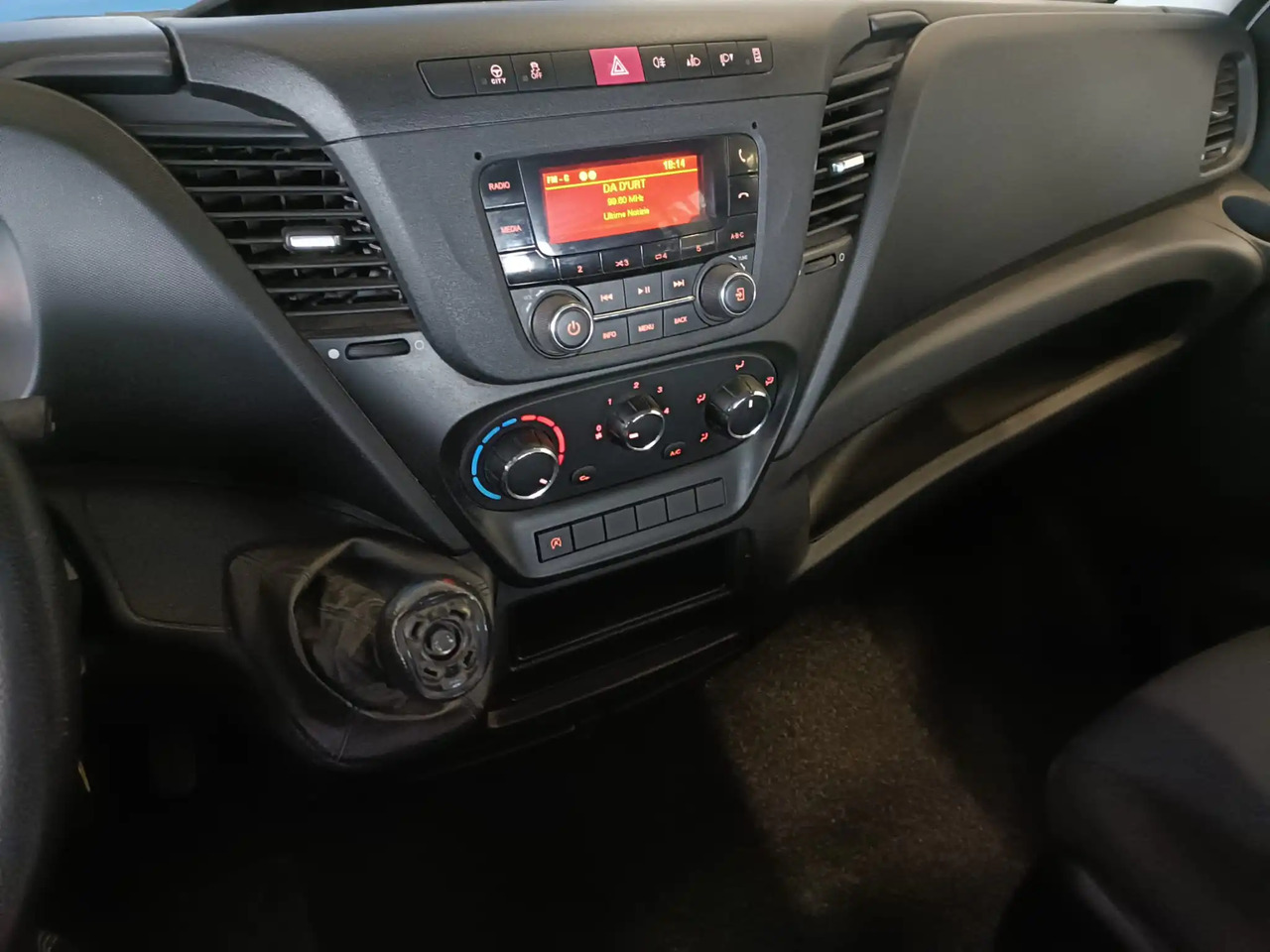 Малотоннажный самосвал IVECO DAILY 35C14 DOPPIA CABINA RIBALTABILE 2.3: фото 12