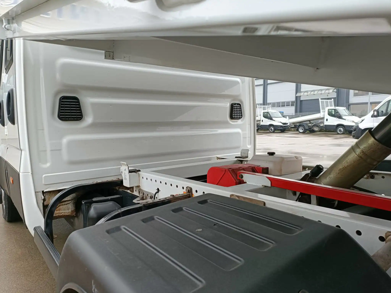 Малотоннажный самосвал IVECO DAILY 35C14 DOPPIA CABINA RIBALTABILE 2.3: фото 6