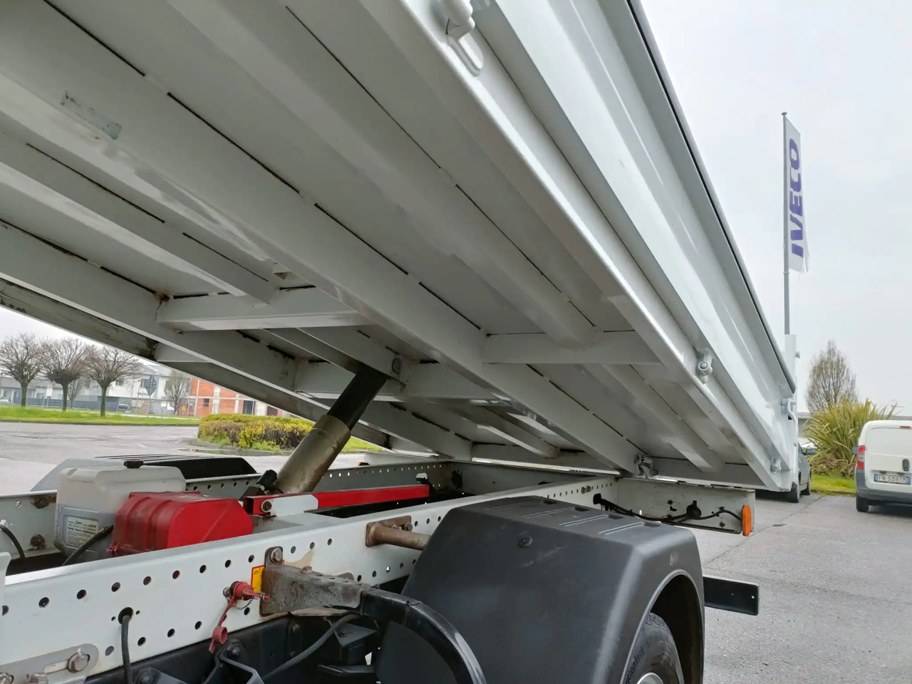 Малотоннажный самосвал IVECO DAILY 35C14 DOPPIA CABINA RIBALTABILE 2.3: фото 8