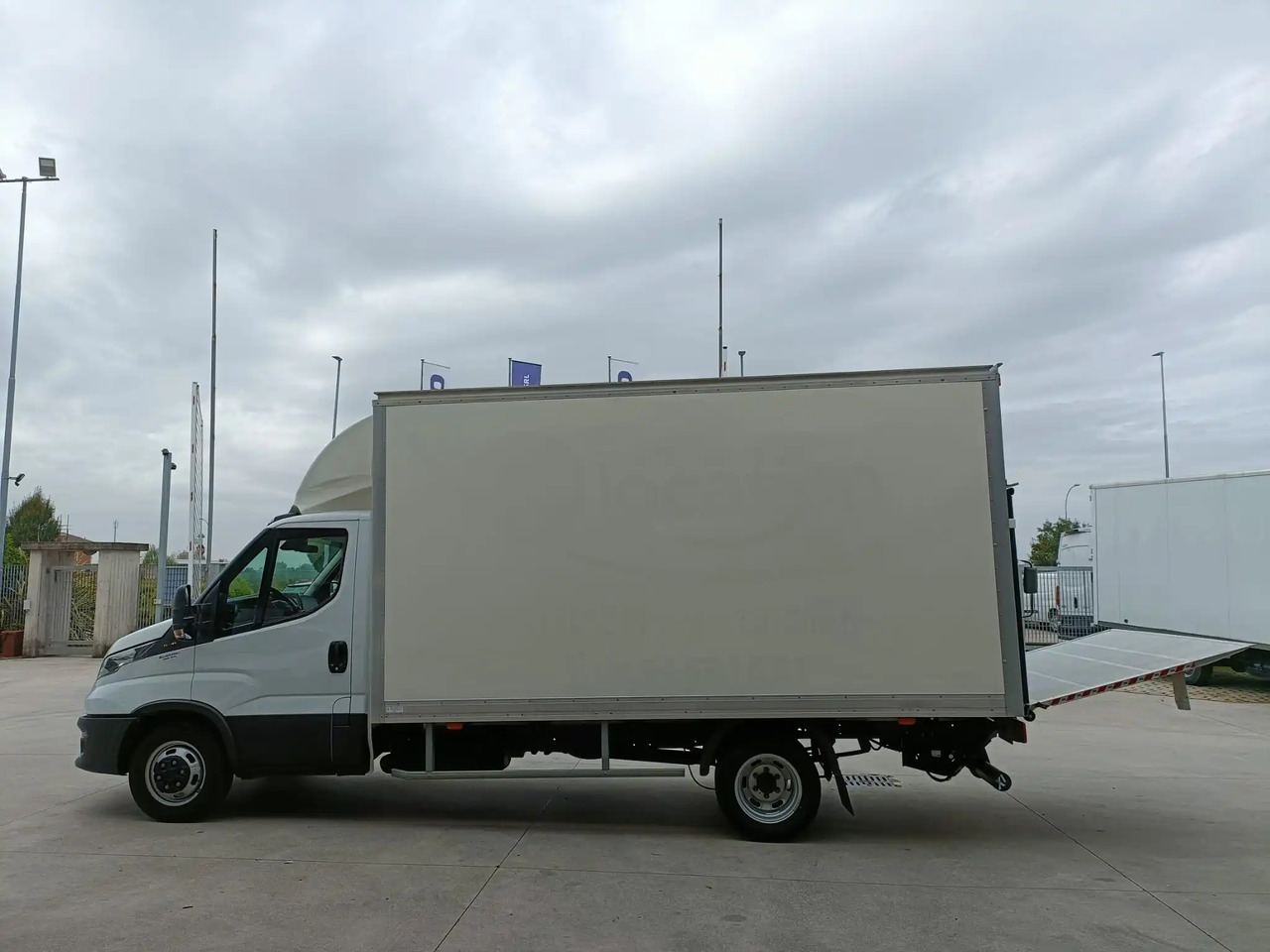 IVECO DAILY 35C16 3.0 - Фургон с закрытым кузовом: фото 2 IVECO DAILY 35C16 3.0 - Фургон с закрытым кузовом: фото 2