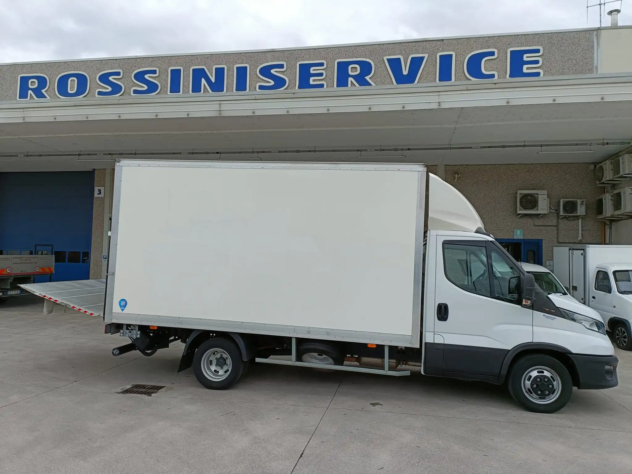 IVECO DAILY 35C16 3.0 - Фургон с закрытым кузовом: фото 4 IVECO DAILY 35C16 3.0 - Фургон с закрытым кузовом: фото 4