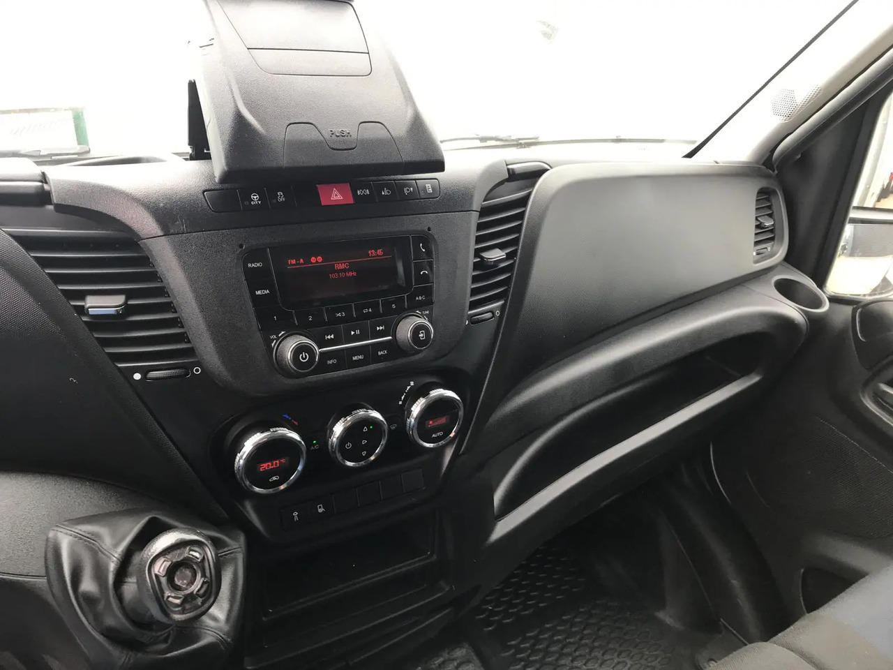 IVECO DAILY 35C16 CC 3000 - Тентованный фургон: фото 4 IVECO DAILY 35C16 CC 3000 - Тентованный фургон: фото 4