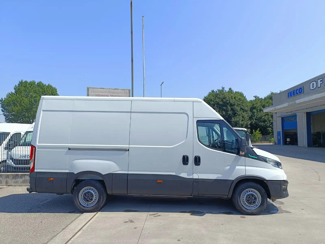 IVECO DAILY 35S14 L2H2 CNG METANO KM 0 - Цельнометаллический фургон: фото 4 IVECO DAILY 35S14 L2H2 CNG METANO KM 0 - Цельнометаллический фургон: фото 4
