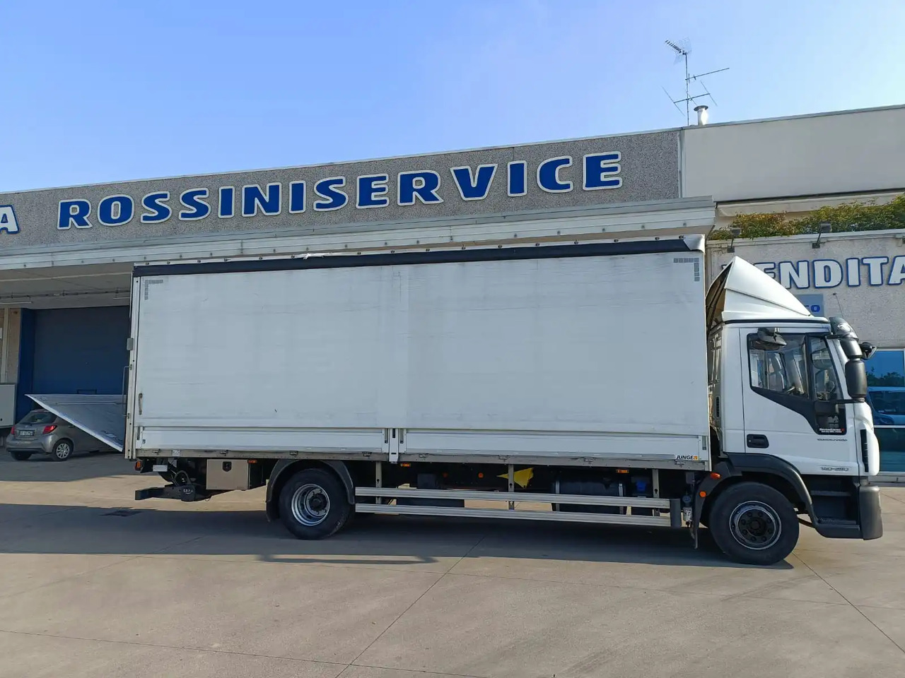 IVECO EUROCARGO 140E28P - Тентованный грузовик: фото 3 IVECO EUROCARGO 140E28P - Тентованный грузовик: фото 3