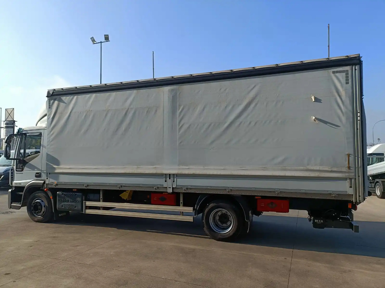 IVECO EUROCARGO 140E28P - Тентованный грузовик: фото 5 IVECO EUROCARGO 140E28P - Тентованный грузовик: фото 5