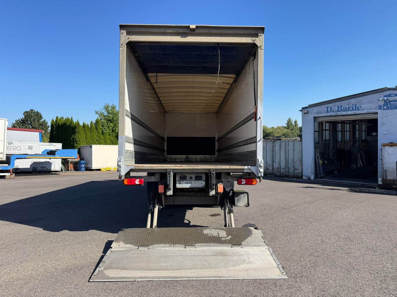 IVECO EUROCARGO 160E25P - Грузовик с закрытым кузовом: фото 2 IVECO EUROCARGO 160E25P - Грузовик с закрытым кузовом: фото 2