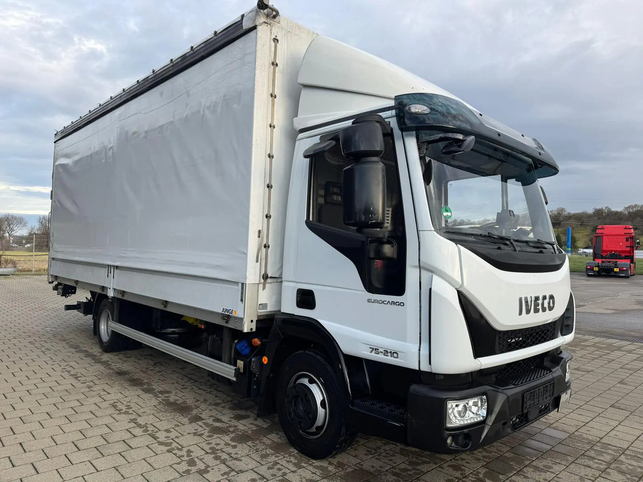 IVECO EUROCARGO 75E21 - Тентованный грузовик: фото 1 IVECO EUROCARGO 75E21 - Тентованный грузовик: фото 1