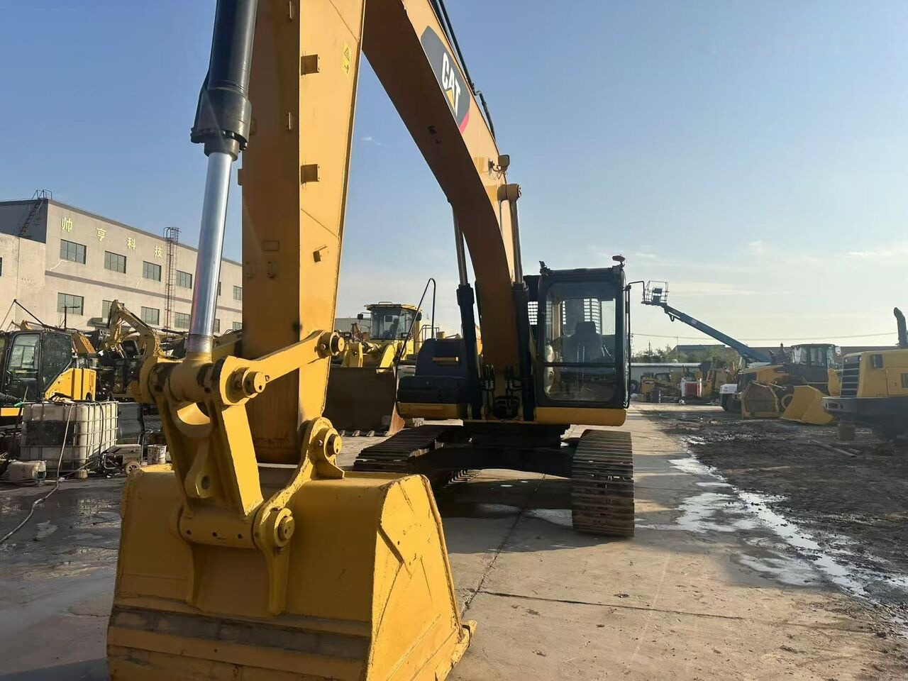 Гусеничный экскаватор Caterpillar 325D: фото 6