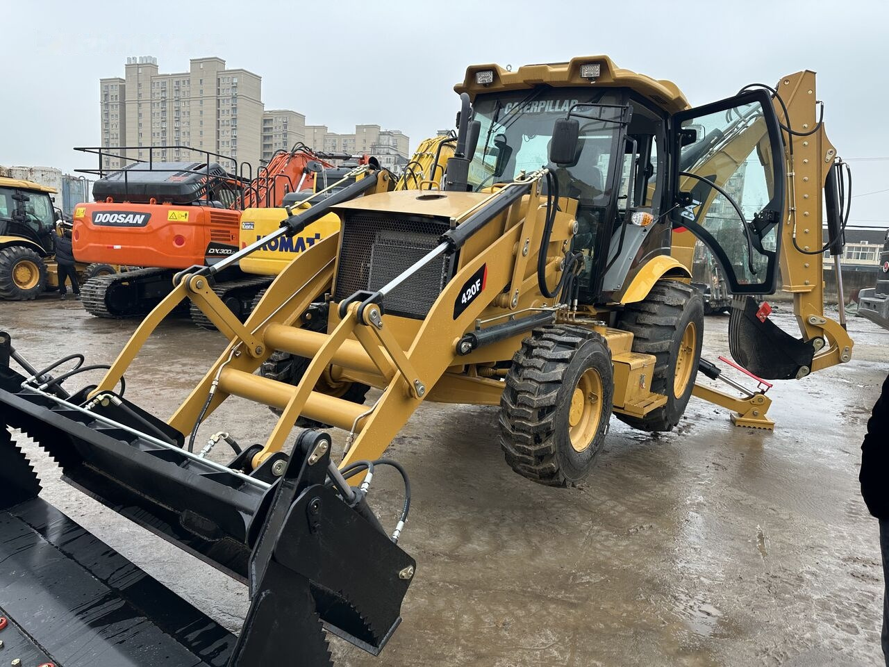 Caterpillar 420F - Экскаватор-погрузчик: фото 3 Caterpillar 420F - Экскаватор-погрузчик: фото 3