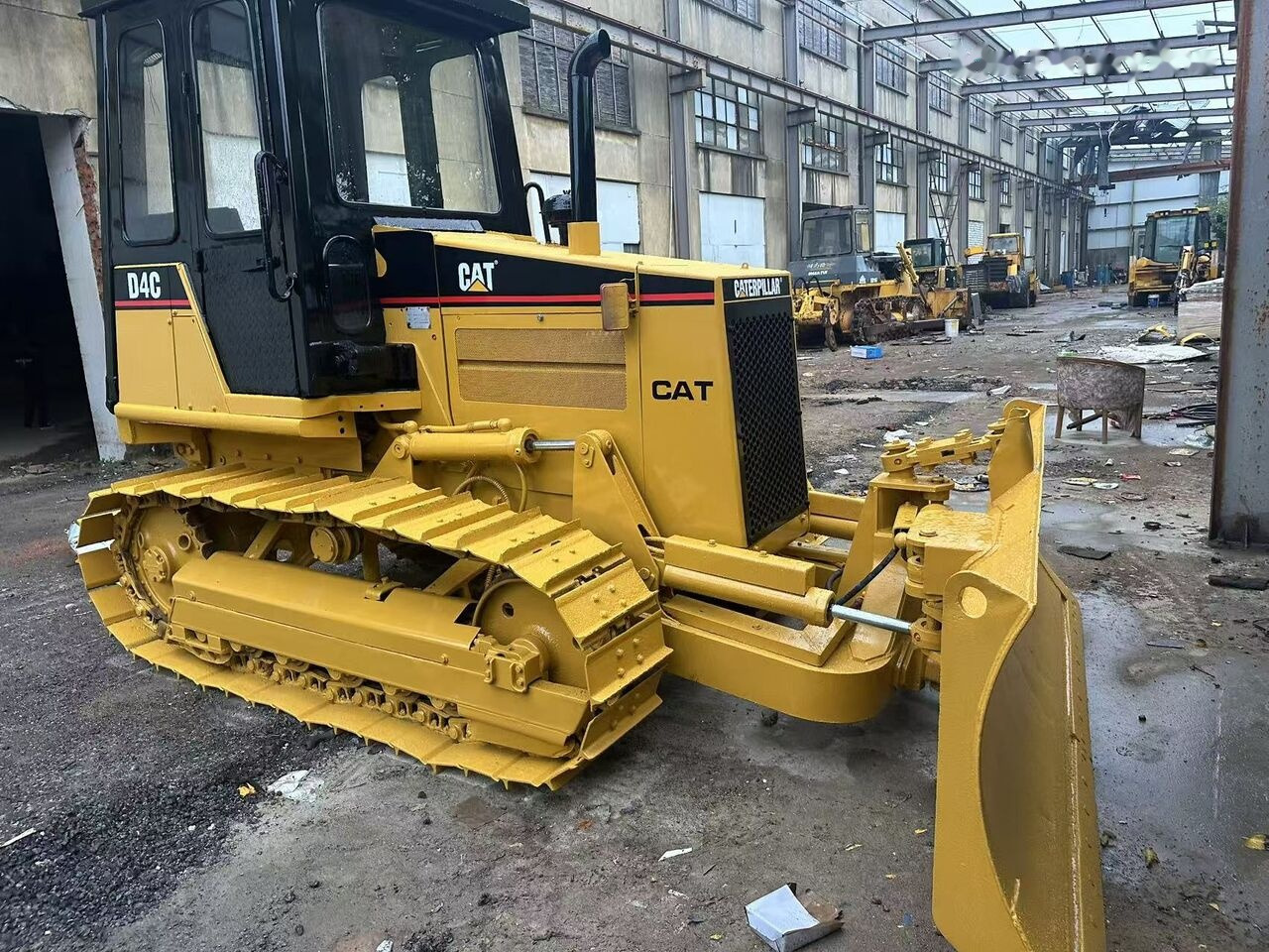 Caterpillar D4C - Бульдозер: фото 2 Caterpillar D4C - Бульдозер: фото 2
