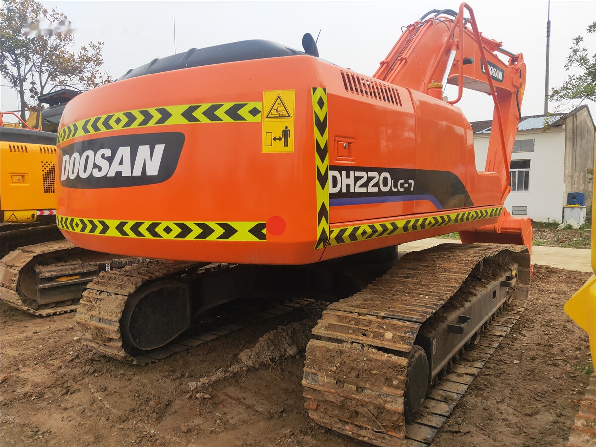 Doosan DH220LC-7 - Гусеничный экскаватор: фото 1 Doosan DH220LC-7 - Гусеничный экскаватор: фото 1