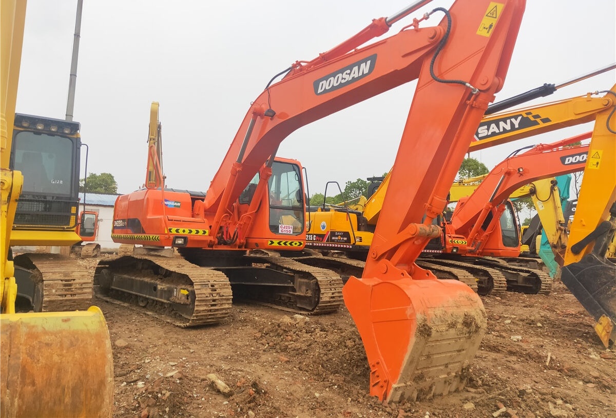 Doosan DH220LC-7 - Гусеничный экскаватор: фото 3 Doosan DH220LC-7 - Гусеничный экскаватор: фото 3