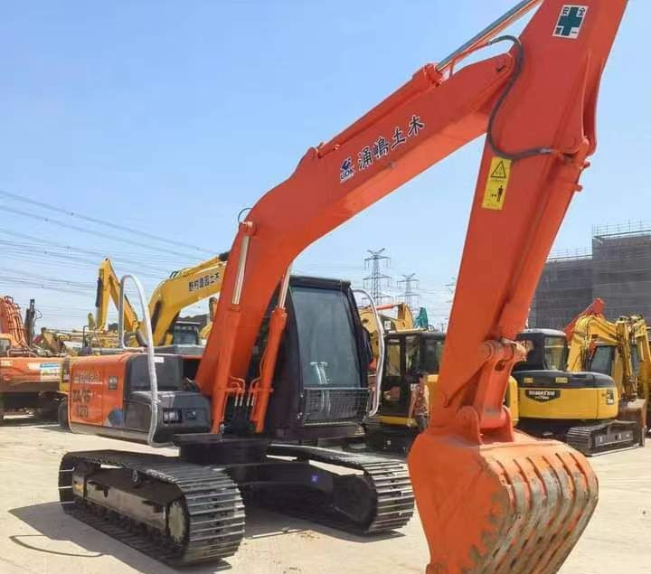Hitachi ZX120 - Гусеничный экскаватор: фото 4 Hitachi ZX120 - Гусеничный экскаватор: фото 4
