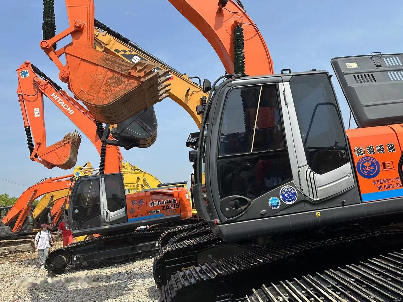 Hitachi ZX200-3 - Гусеничный экскаватор: фото 3 Hitachi ZX200-3 - Гусеничный экскаватор: фото 3