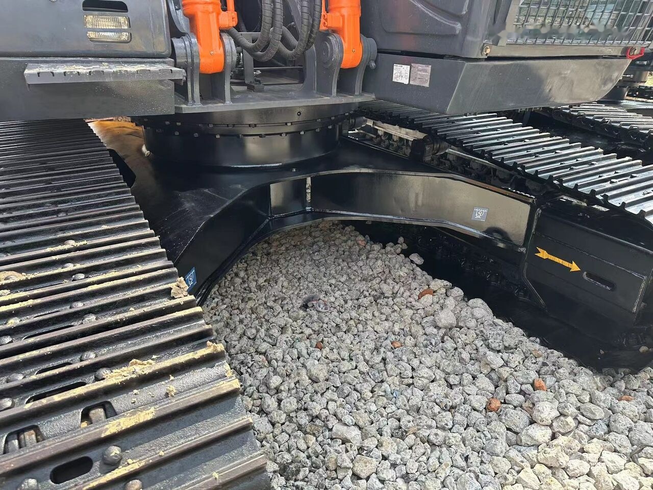 Hitachi ZX200-3 - Гусеничный экскаватор: фото 1 Hitachi ZX200-3 - Гусеничный экскаватор: фото 1