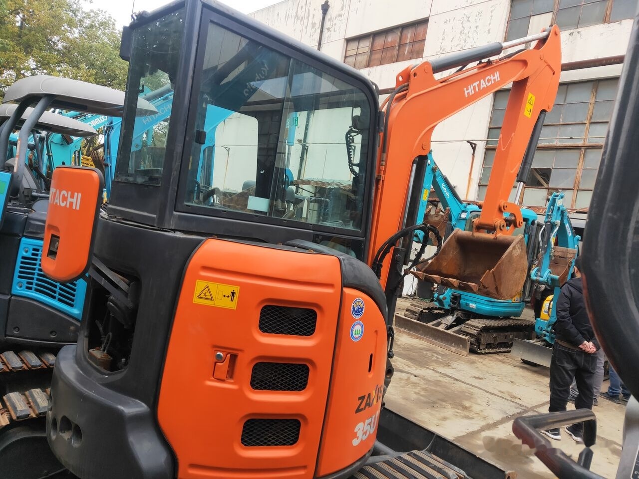 Hitachi ZX35 - Мини-экскаватор: фото 4 Hitachi ZX35 - Мини-экскаватор: фото 4