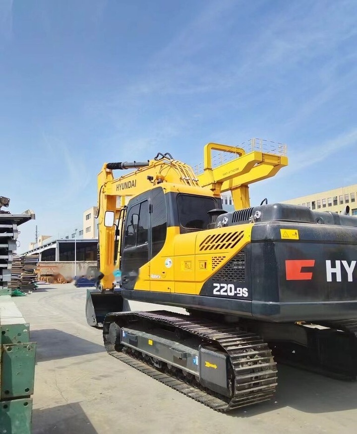 Hyundai R220-9S - Гусеничный экскаватор: фото 3 Hyundai R220-9S - Гусеничный экскаватор: фото 3
