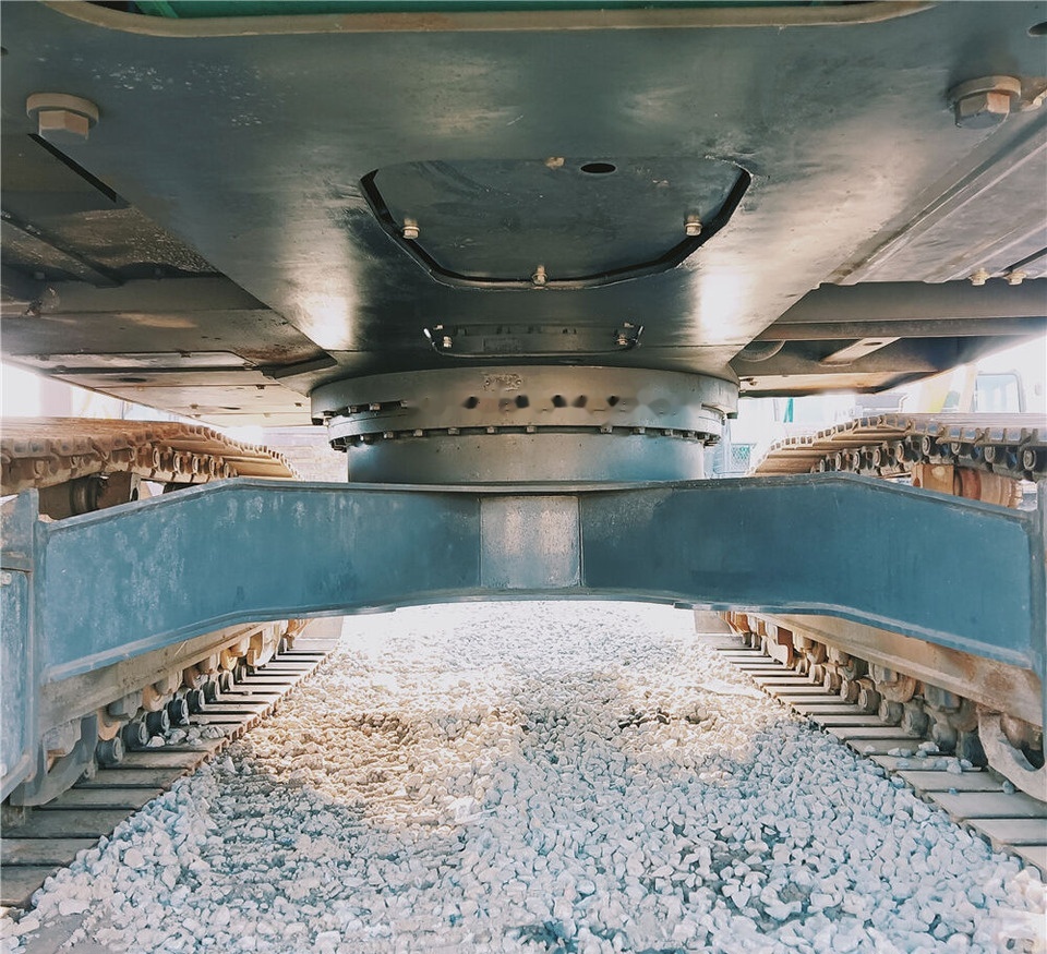 Kobelco SK210 - Гусеничный экскаватор: фото 1 Kobelco SK210 - Гусеничный экскаватор: фото 1