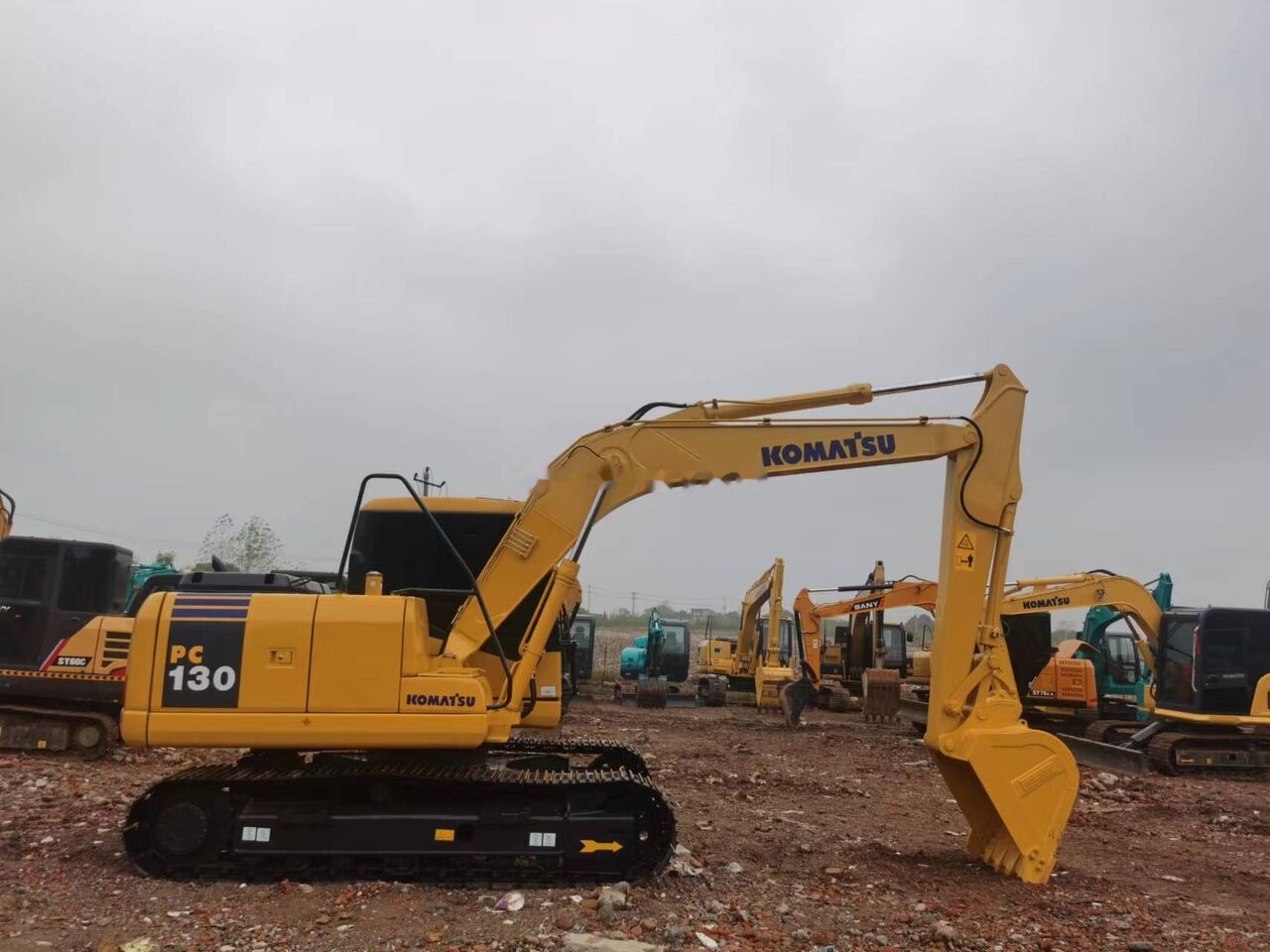 Komatsu PC130 - Гусеничный экскаватор: фото 1 Komatsu PC130 - Гусеничный экскаватор: фото 1