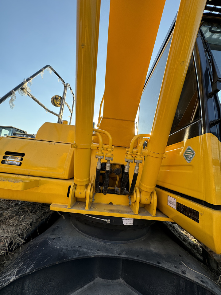 Komatsu PC210-8 - Гусеничный экскаватор: фото 2 Komatsu PC210-8 - Гусеничный экскаватор: фото 2