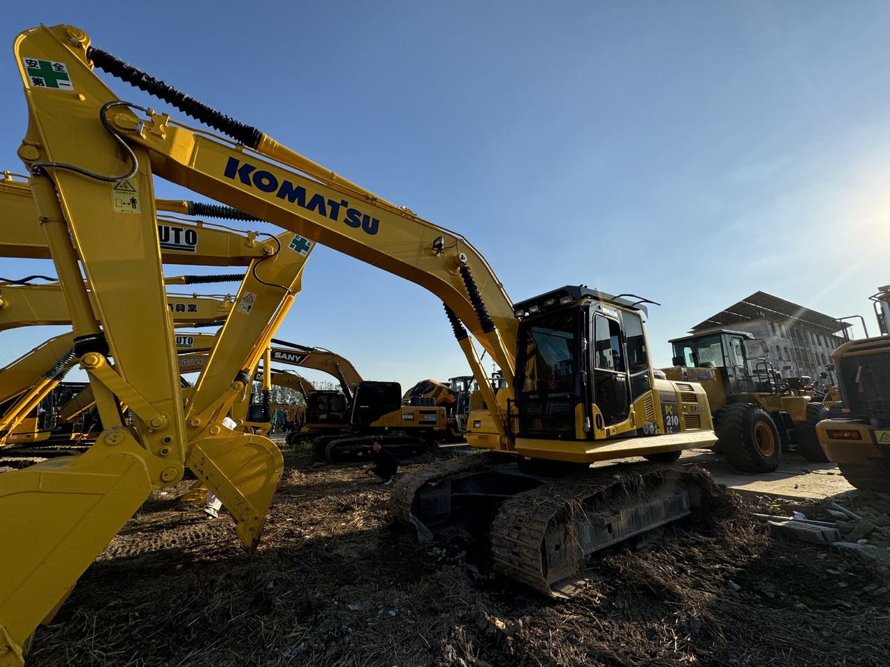 Komatsu PC210-8 - Гусеничный экскаватор: фото 4 Komatsu PC210-8 - Гусеничный экскаватор: фото 4