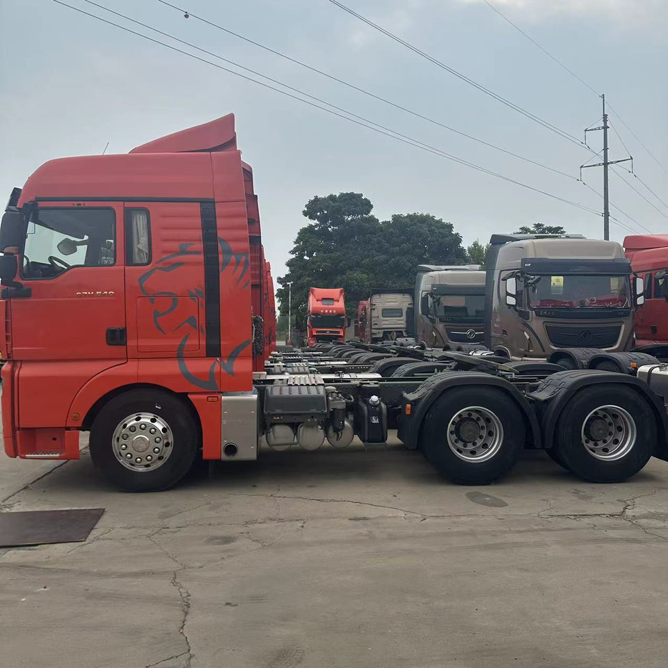 Sinotruk - Тягач: фото 2 Sinotruk - Тягач: фото 2