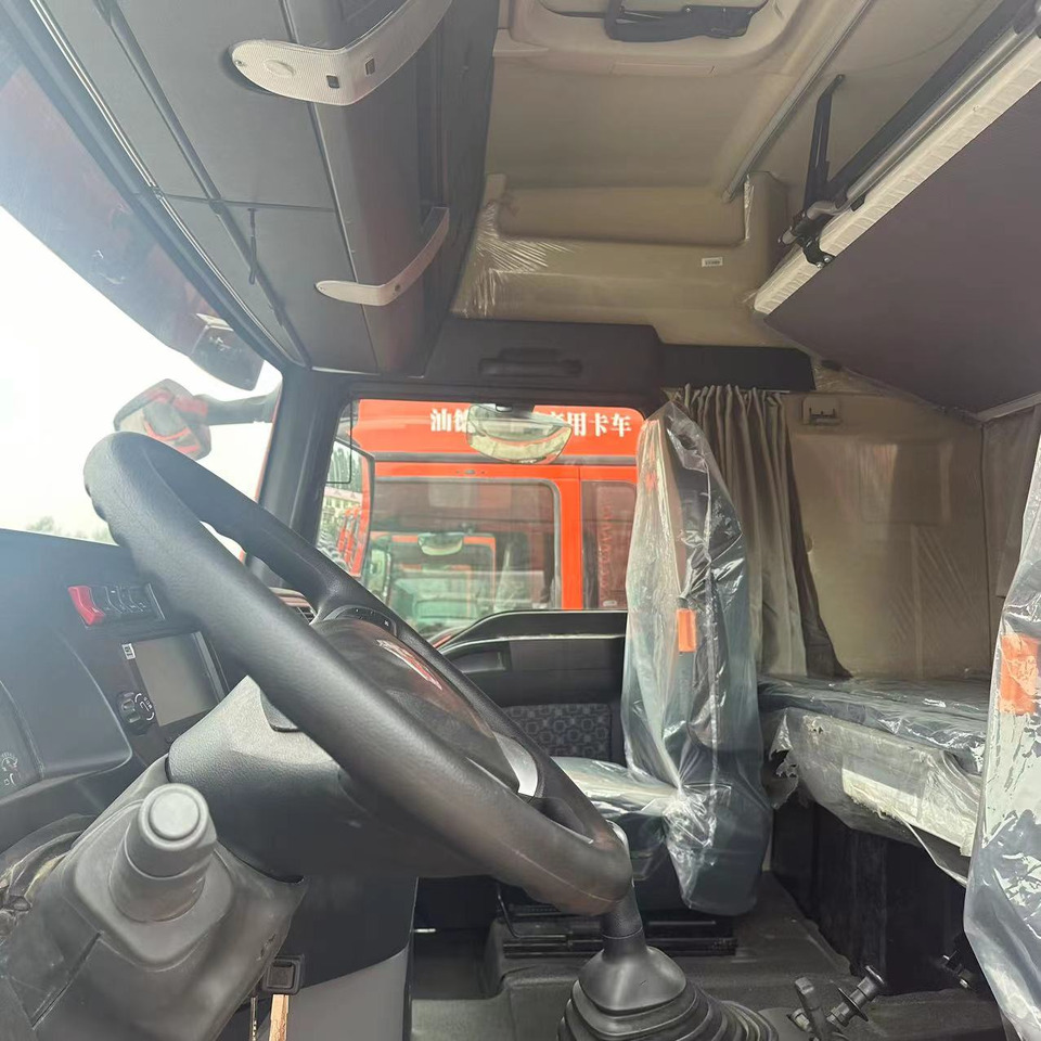 Sinotruk - Тягач: фото 3 Sinotruk - Тягач: фото 3