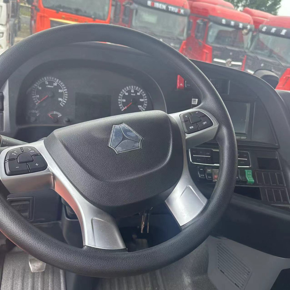 Sinotruk - Тягач: фото 1 Sinotruk - Тягач: фото 1