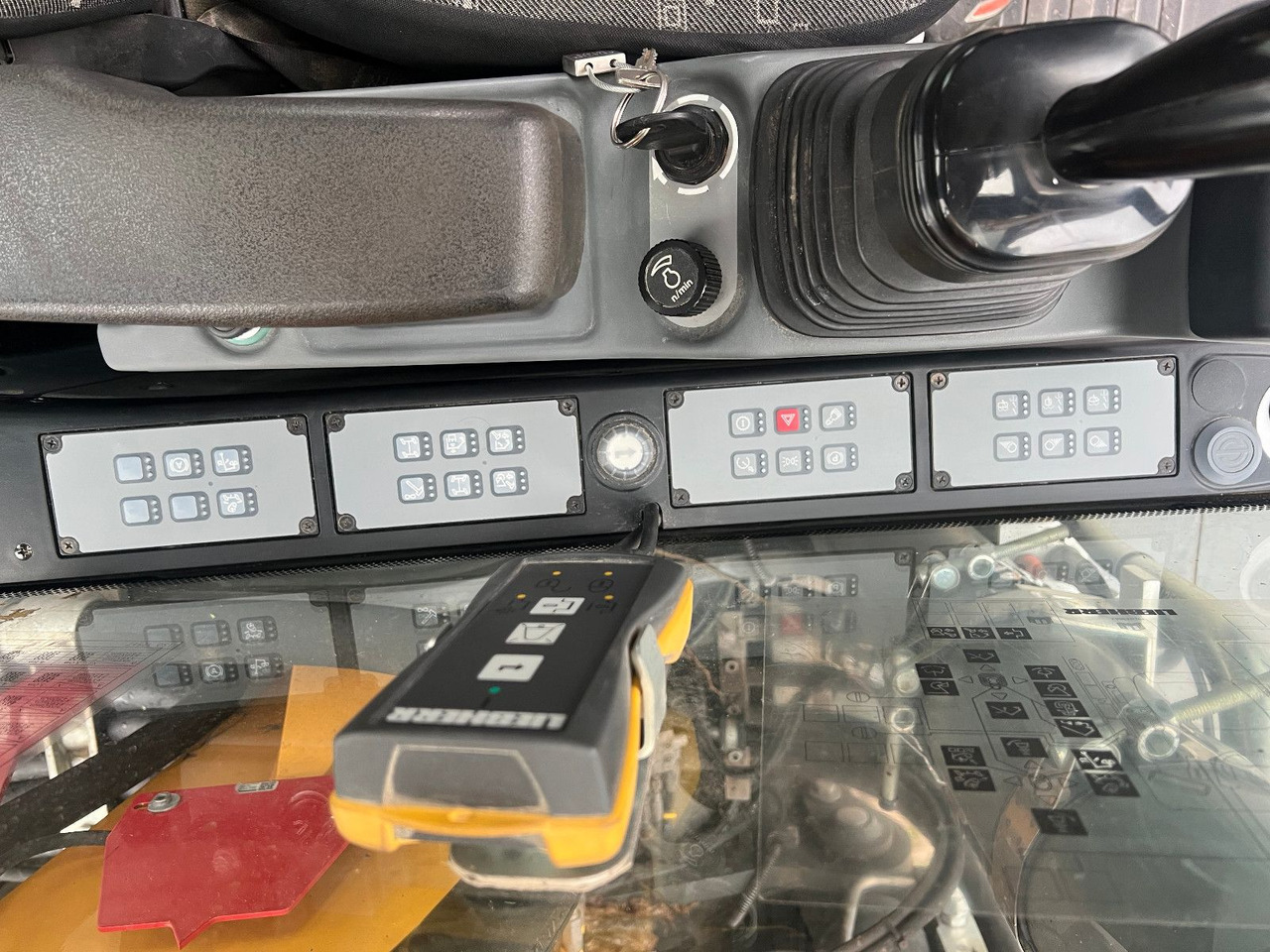 Liebherr A 913 Comp. Powertilt - Колёсный экскаватор: фото 5 Liebherr A 913 Comp. Powertilt - Колёсный экскаватор: фото 5