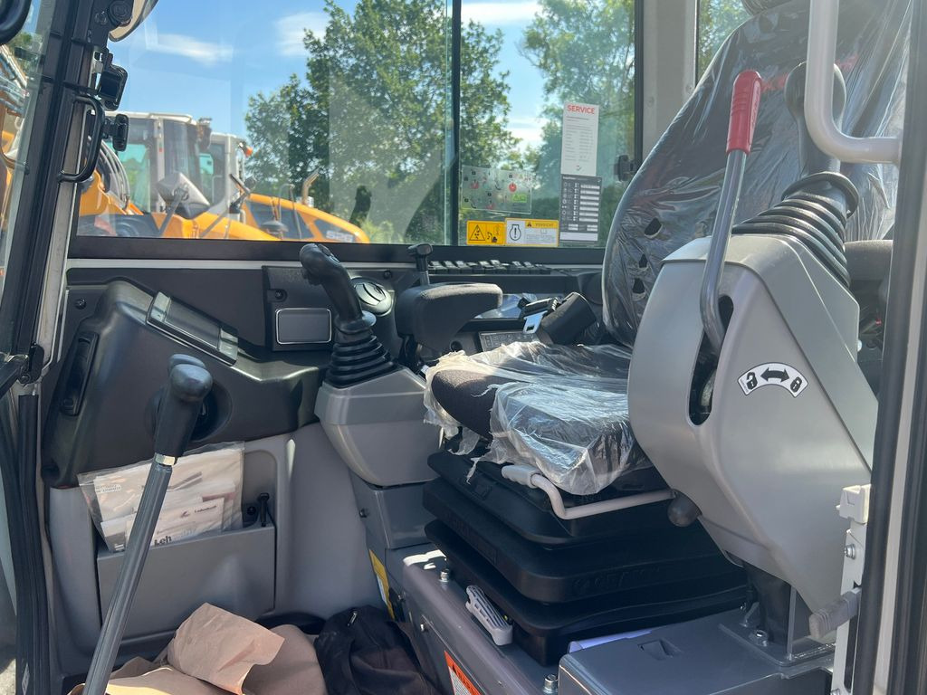 Takeuchi TB 250-2 u. 260 Takeuchi TB 250-2 u. 260 - Мини-экскаватор: фото 2 Takeuchi TB 250-2 u. 260 Takeuchi TB 250-2 u. 260 - Мини-экскаватор: фото 2